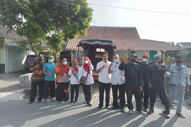 KEGIATAN FOGGING PEMBERANTASAN NYAMUK DEWASA PENCEGAHAN PENULARAN DEMAM BERDARAH DI DESA GLODOGAN