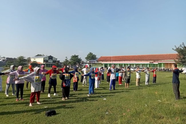 PENTINGNYA MENGOPTIMALKAN KESEHATAN SEBELUM HAJI : TES KEBUGARAN HAJI PUSKESMAS KLATEN SELATAN