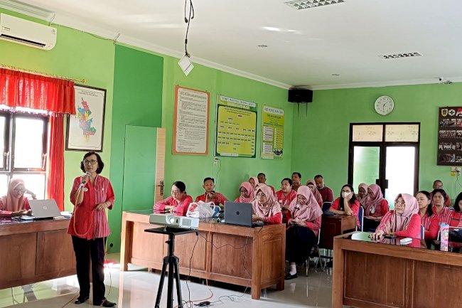 Wujudkan Pelayanan Prima : Pelatihan Excellent Service karyawan Puskesmas Klaten Selatan