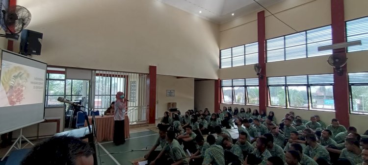 DUKUNG GERMAS DAN PENGUATAN PROFIL PELAJAR PANCASILA, PUSKESMAS KLATEN SELATAN BEKERJASAMA DENGAN SMK KRISTEN 5 KLATEN MENGADAKAN PEMBINAAN PHBS