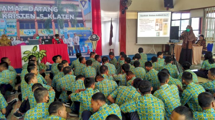 DUKUNG GERMAS DAN PENGUATAN PROFIL PELAJAR PANCASILA, PUSKESMAS KLATEN SELATAN BEKERJASAMA DENGAN SMK KRISTEN 5 KLATEN MENGADAKAN PEMBINAAN PHBS