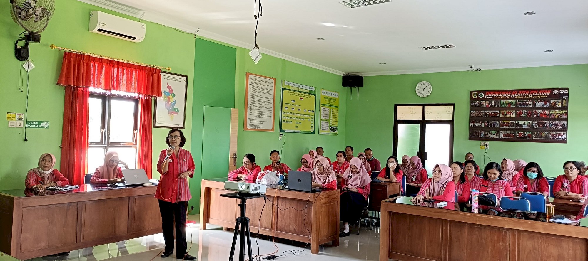 Wujudkan Pelayanan Prima : Pelatihan Excellent Service karyawan Puskesmas Klaten Selatan