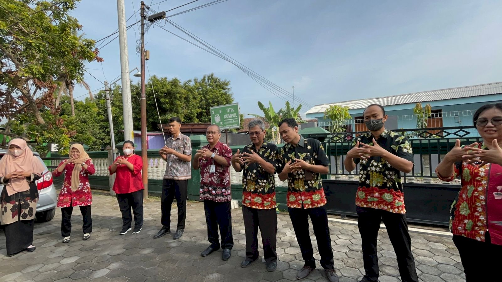 KOMPAK:PERINGATI HARI CUCI TANGAN SE-DUNIA, PUSKESMAS KLATEN SELATAN CUCI TANGAN BERSAMA PENGUNJUNG