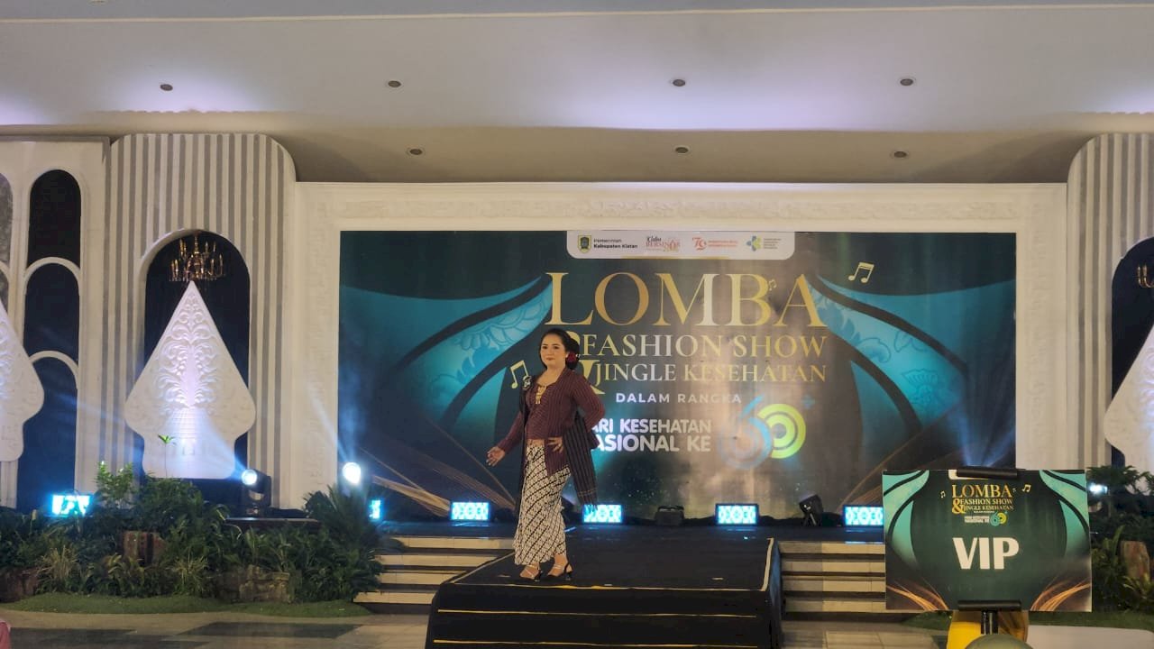 WOW...MEMUKAU, PENAMPILAN TIM FASHION SHOW DAN JINGGLE KESEHATAN PUSKESMAS KLATEN SELATAN