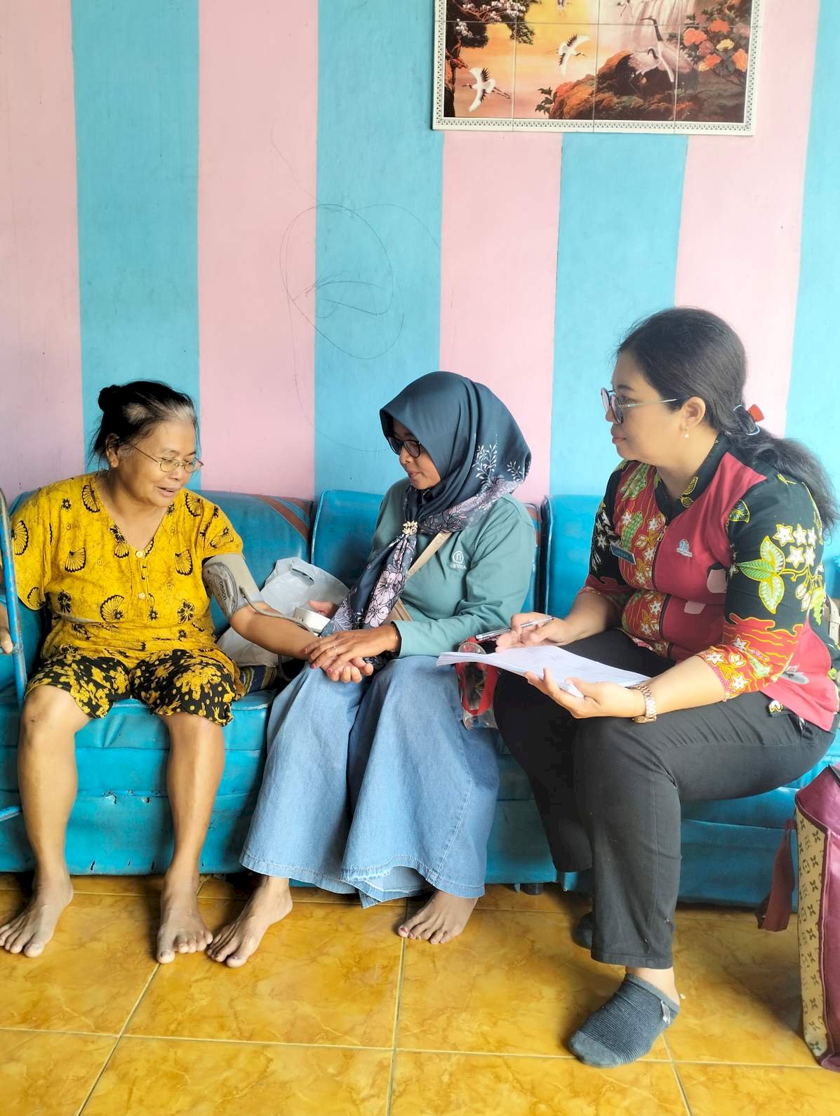 KAKAK CANTIK In Action : Kolaborasi Nakes dan Kader Kesehatan Puskesmas Klaten Selatan Pantau Tekanan Darah Cegah Prevalensi Hipertensi